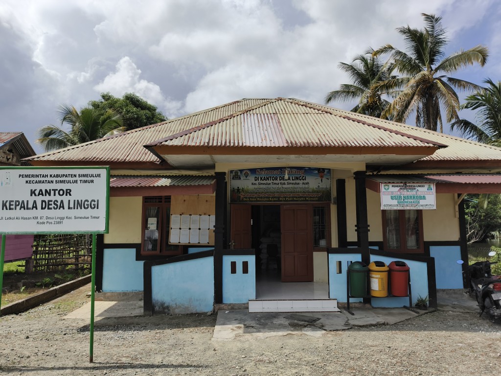 KANTOR DESA LINGGI KEC. SIMEULUE TIMUR